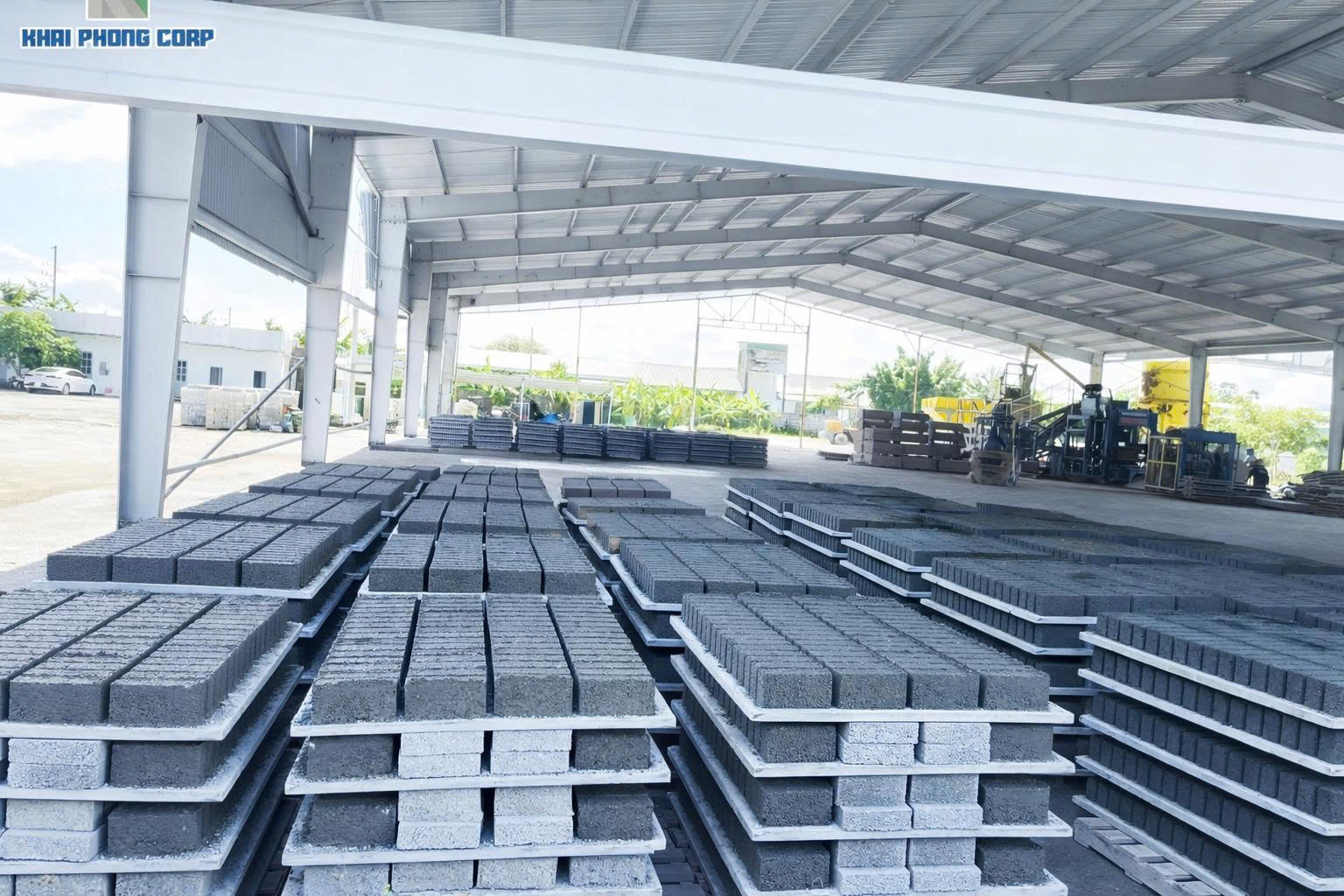 Không gian sản xuất nhà máy gạch không nung Khai Phong