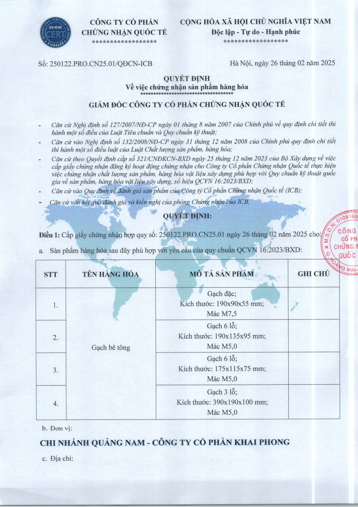 Nhà máy Gạch Không Nung Khai Phong áp dụng hệ thống quản lý chất lượng theo tiêu chuẩn ISO 9001:2015 nhằm đảm bảo tính đồng nhất của sản phẩm, kiểm soát chặt chẽ quy trình sản xuất và không ngừng nâng cao chất lượng phục vụ khách hàng. Tiêu chuẩn ISO 9001:2015 là hệ thống quản lý chất lượng được công nhận rộng rãi trên toàn cầu, yêu cầu doanh nghiệp xây dựng quy trình vận hành khoa học, kiểm soát rủi ro, cải tiến liên tục và lấy khách hàng làm trung tâm. Việc áp dụng tiêu chuẩn này giúp mọi công đoạn từ lựa chọn nguyên vật liệu, phối trộn, ép rung thủy lực, dưỡng hộ đến kiểm tra thành phẩm đều được thực hiện theo quy trình thống nhất và được giám sát nghiêm ngặt. Thông qua hệ thống quản lý chất lượng ISO 9001:2015, Nhà máy Gạch Không Nung Khai Phong đảm bảo các sản phẩm gạch block, gạch xây, gạch tự chèn và các dòng vật liệu không nung khác luôn đáp ứng các yêu cầu kỹ thuật về cường độ chịu nén, độ hút nước, kích thước hình học và độ bền lâu dài theo các tiêu chuẩn hiện hành. Chứng nhận ISO 9001:2015 không chỉ khẳng định năng lực quản lý và sản xuất của nhà máy mà còn là minh chứng cho cam kết cung cấp các sản phẩm chất lượng ổn định, đáp ứng yêu cầu của các công trình dân dụng, công nghiệp, hạ tầng kỹ thuật và các dự án trọng điểm tại khu vực miền Trung. Với định hướng phát triển bền vững, Khai Phong tiếp tục duy trì và cải tiến hệ thống quản lý chất lượng nhằm mang đến cho khách hàng những sản phẩm gạch không nung đạt tiêu chuẩn cao, góp phần nâng cao chất lượng công trình và thúc đẩy xu hướng xây dựng xanh, thân thiện với môi trường.